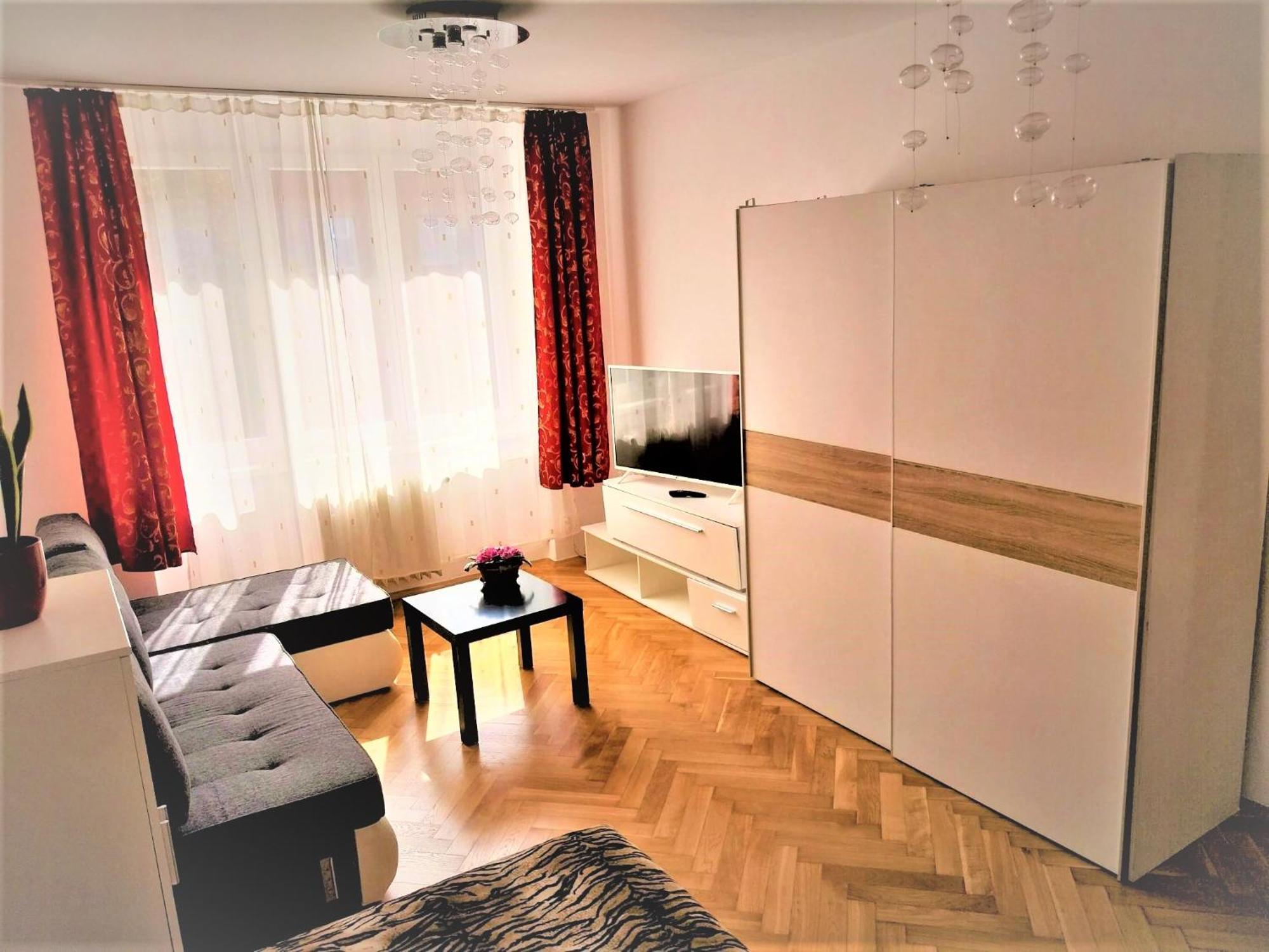 Privatunterkunft Parking Free One With Netflix In Shared Flat With A Woman In Next And Shared Bathroom And Kitchen No Invoice *